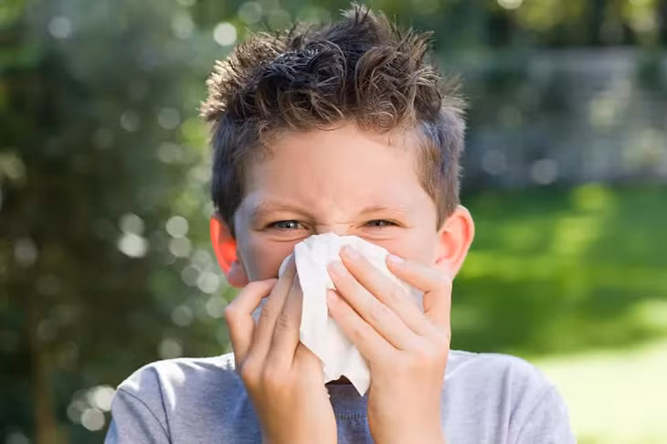 Cả cảm lạnh và viêm phế quản đều có thể do virus gây ra (Ảnh: ST)