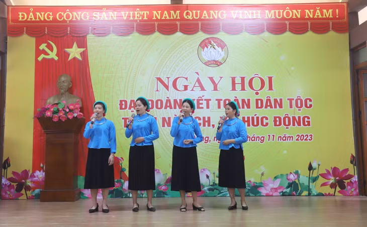 Tiết mục hát Soóng cọ tại Ngày hội