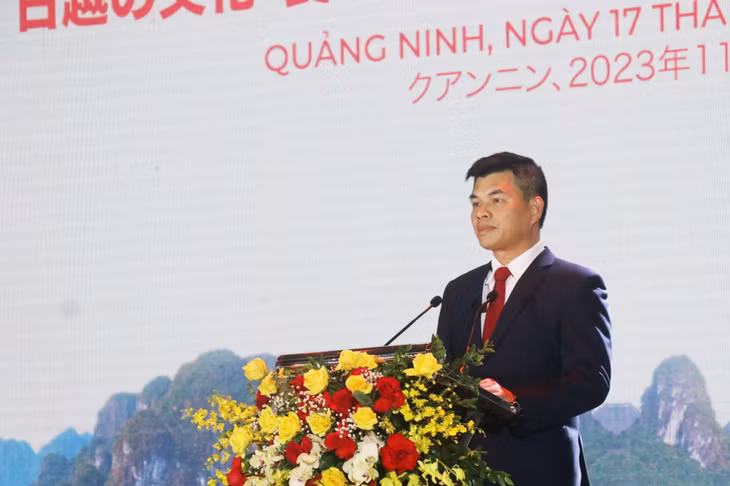 Lãnh đạo Sở Văn hóa và Thể thao tỉnh Quảng Ninh phát biểu tại buổi lễ Khai mạc Triển lãm.