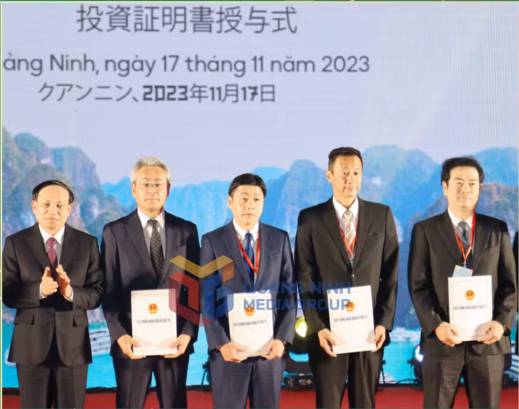 2023-11_Lễ trao Giấy chứng nhận đăng ký đầu tư cho 04 nhà đầu tư Nhật Bản. Ảnh: AmataVietNam