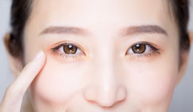 Nếu mắt bạn thường khô, mệt mỏi và mờ, bạn nên uống nước nhiều hơn. Ảnh minh họa
