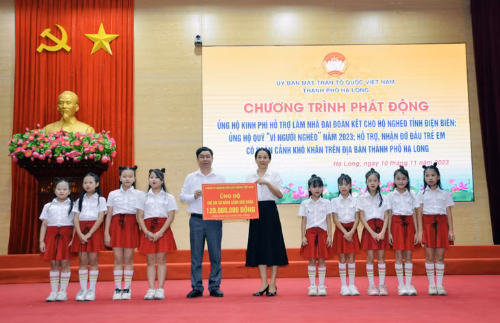 Tại lễ phát động, Công ty Quảng cáo Đô Thành Việt Nam đã ủng hộ trẻ em có hoàn cảnh khó khăn 120 triệu đồng.