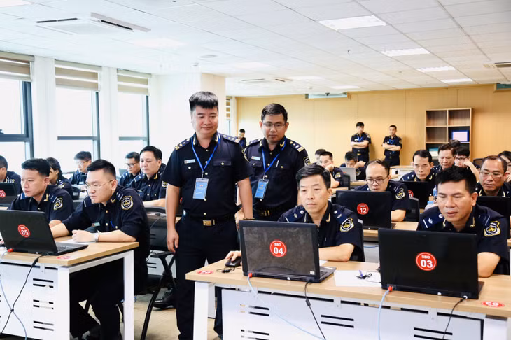 Kỳ thi được diễn ra nghiêm túc dưới sự giám sát chặt chẽ của lãnh đạo Ban Cải cách Hiện đại hóa (Tổng cục Hải quan) và lãnh đạo Cục Hải quan tỉnh.
