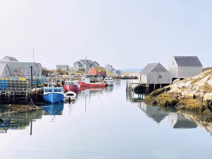 Bến đánh cá và nhà thuyền nằm dọc bờ biển Peggy’s Cove. Ảnh: Cao Việt Cường Cavicu