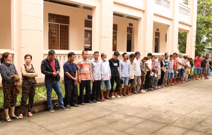 Các đối tượng bị bắt quả tang.