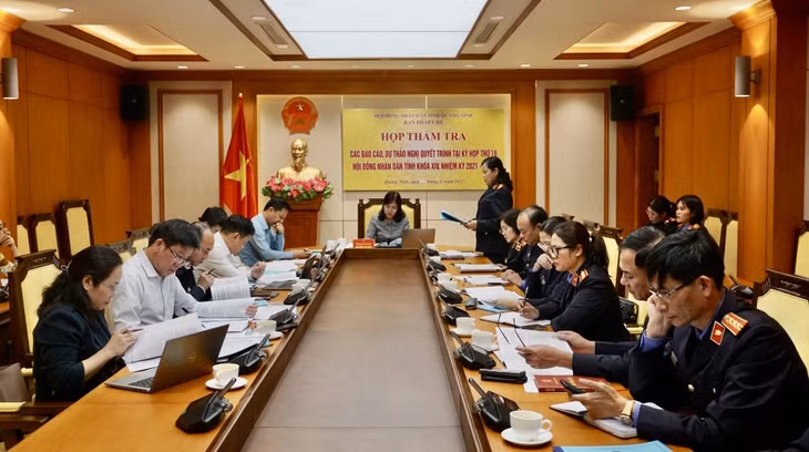 Quang cảnh cuộc họp.
