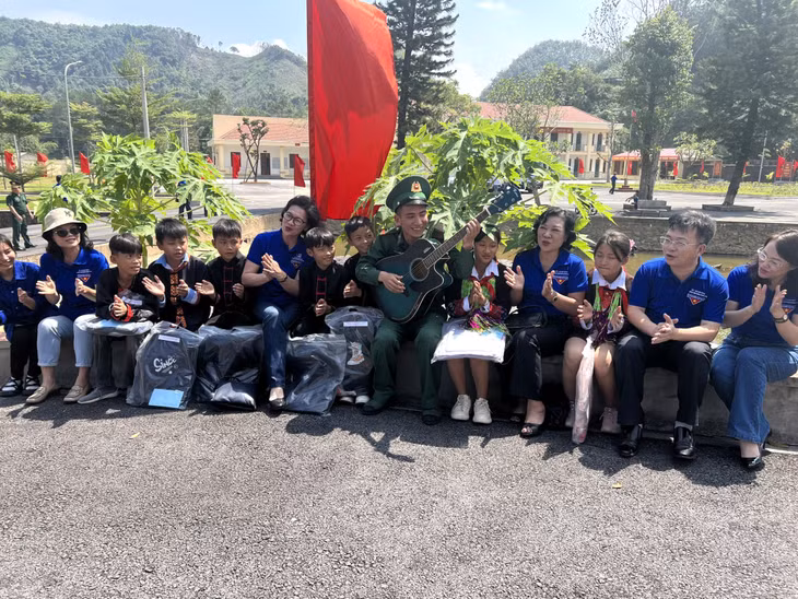 CBCS Đồn Biên phòng Pò Hèn giao lưu gặp mặt kỷ niệm đoàn kết 3 lực lượng thanh niên Quảng Ninh.