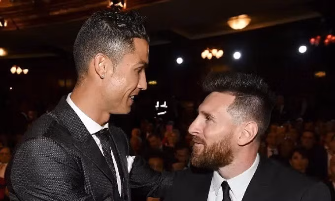 Ronaldo (trái) và Messi. Ảnh: AFP