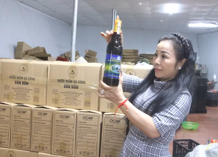... và kiểm tra kỹ từng sản phẩm trước khi đóng hộp xuất bán.
