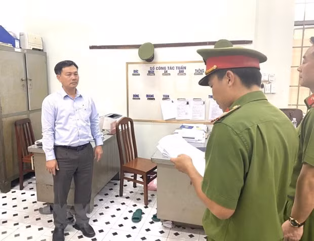 Bat tam giam nguyen lanh dao, can bo Cong ty co phan dau tu Nhon Trach hinh anh 1
