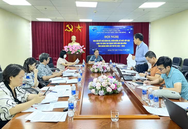 Quang cảnh cuộc họp.