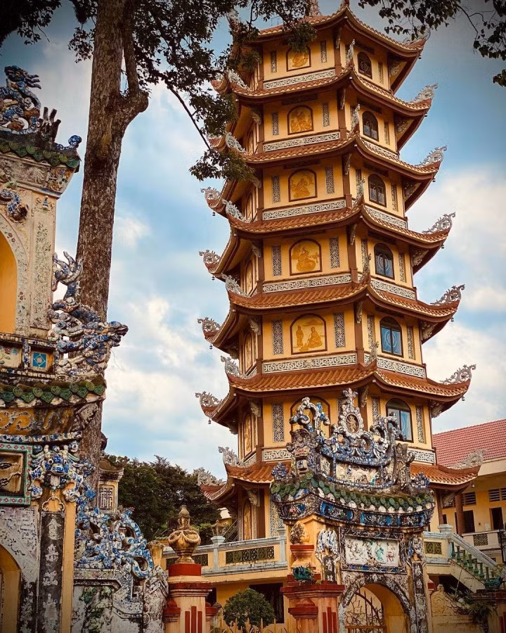 Một góc tòa tháp ở chùa. (Ảnh: phucpool)