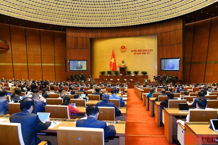 Quang cảnh phiên họp sáng 21/10. (Ảnh: THỦY NGUYÊN)