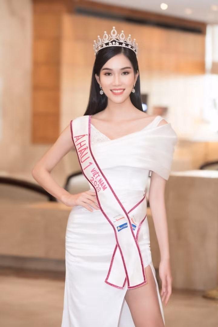 Á hậu Phương Anh.