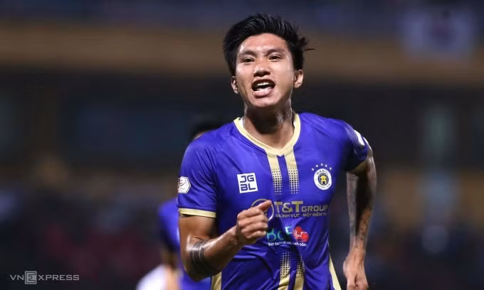 Văn Hậu mừng bàn ở V-League sau 1.487 ngày.