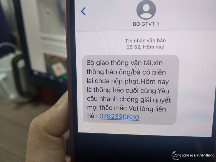 Gần đây, người dùng trong nước còn bị lừa cả bằng các tin nhắn giả mạo cơ quan nhà nước.