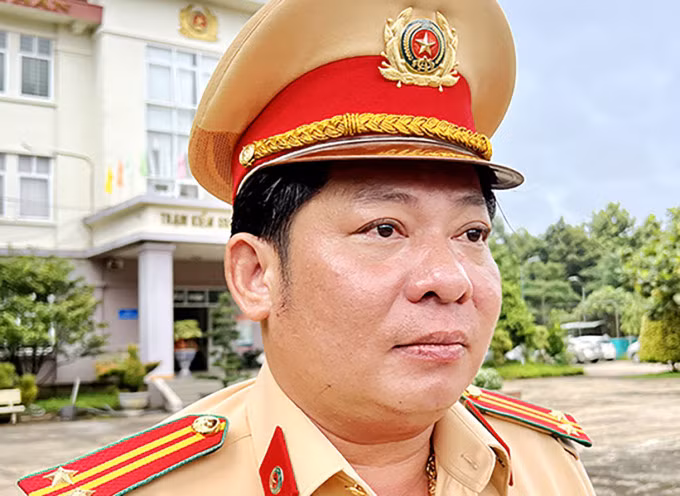 Trung tá Lê Ánh Dương tại Trạm CSGT Suối Tre. Ảnh: Báo Đồng Nai