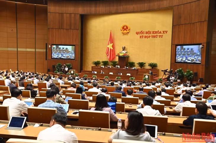 Quang cảnh phiên họp sáng 25/10. (Ảnh: ĐĂNG KHOA)