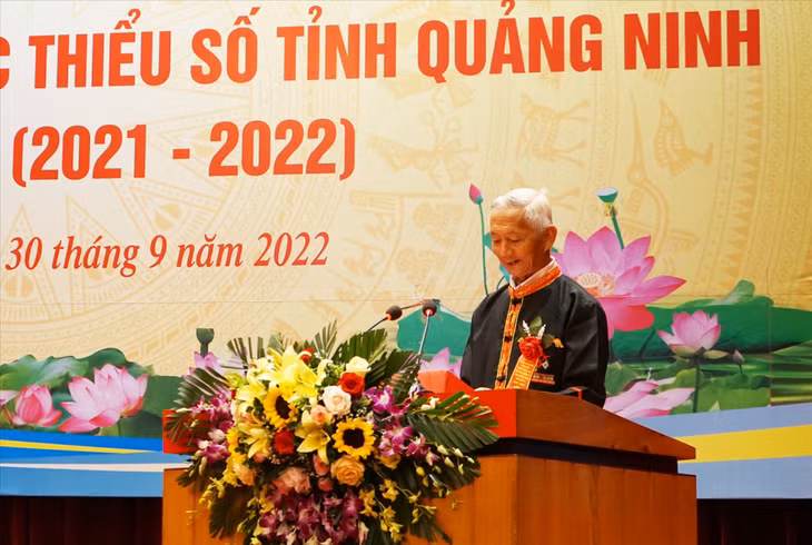 Già làng Chíu Sồi Thoòng, Người có uy tín ở thôn Tàu Tiên (xã Đồn Đạc, huyện Ba Chẽ), phát biểu tại hội nghị biểu dương người có uy tín tiêu biểu trong đồng bào DTTS tỉnh lần thứ XV.