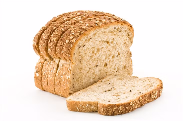 Bánh mì nguyên cám rất được ưa chuộng trong thời gian gần đây bởi những lợi ích mà chúng đem lại. Ảnh: Xinhua