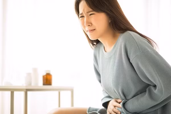 Đau dạ dày sau ăn có thể là dấu hiệu của bệnh loét dạ dày. Ảnh: ST