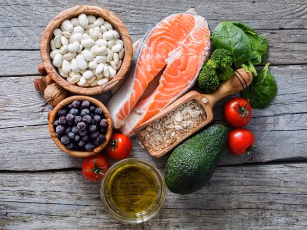 Chế độ ăn Dash gồm nhiều rau trái, các loại hạt. Ảnh minh họa: Foodnetwork