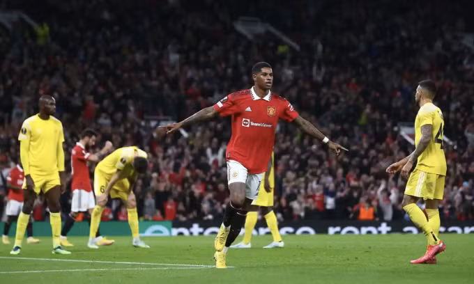 Rashford mừng bàn thứ sáu qua 14 trận mùa này. Ảnh: Shutterstock