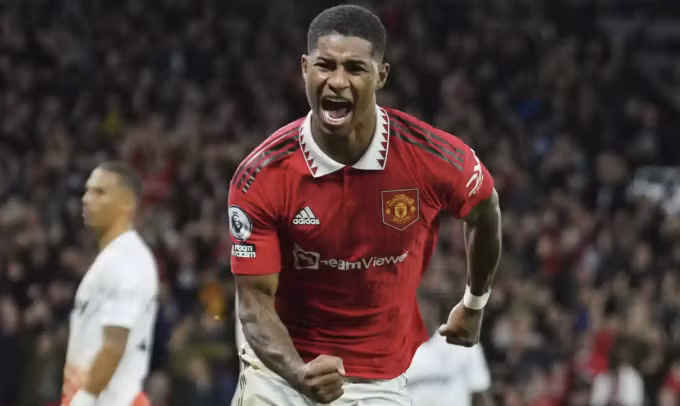 ...giúp Man Utd bất bại trận thứ tám liên tiếp trên mọi đấu trường. Ảnh: PA, AP