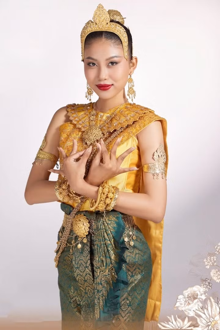 Á hậu Thạch Thu Thảo.