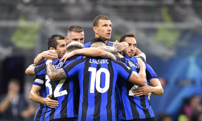 Inter mừng suất đi tiếp sau khi hạ Plzen 4-0 tại Milan, Italy tối 26/10. Ảnh: Reuters