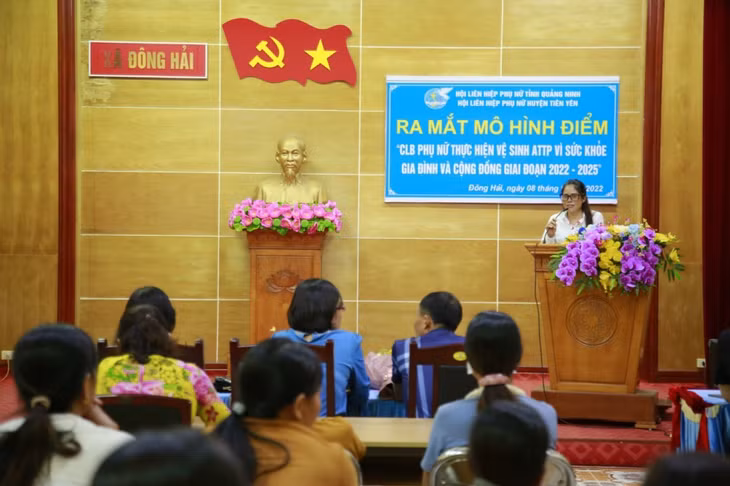 Lễ ra mắt mô hình điểm cấp tỉnh CLB Phụ nữ thực hiện VSATTP vì sức khỏe gia đình và cộng đồng giai đoạn 2022-2025 tại xã Đông Hải (huyện Tiên Yên).