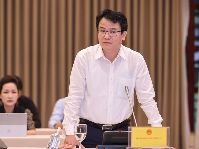 Thứ trưởng Bộ Kế hoạch và Đầu tư Trần Quốc Phương:Ttrong bối cảnh diễn biến như hiện nay, không có đột biến, thuận lợi đối với nền kinh tế nước ta từ bên ngoài, chúng ta dự kiến tốc độ tăng trưởng GDP cả năm khoảng 8%. Ảnh VGP/Nhật Bắc