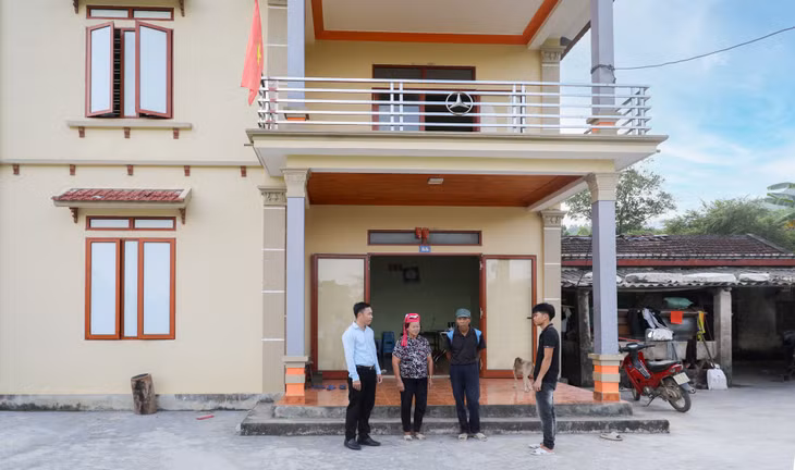 Chủ động, tích cực phát triển sản xuất đã giúp nhiều hộ ở thôn Pẹc Nả, xã Bắc Sơn xây dựng được nhà cửa khang trang.