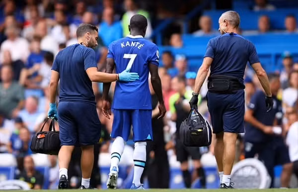  Kante có dấu hiệu bị đau trong buổi tập mới nhất.