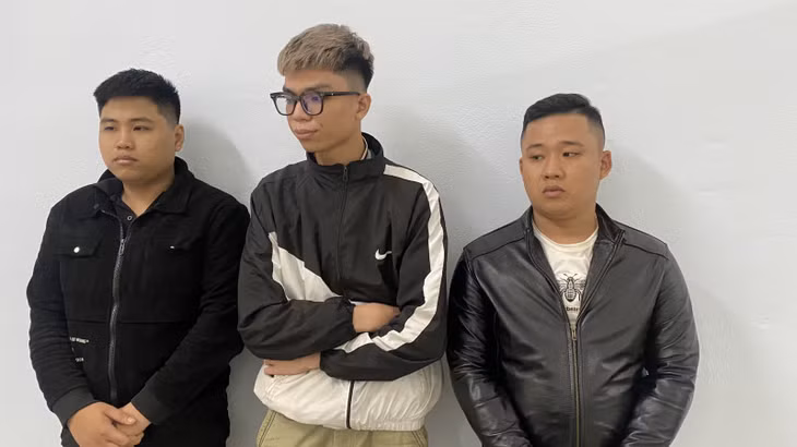 Nhóm thanh niên đã tham gia trộm cắp điện thoại tại Điện máy Xanh tối 14/10.