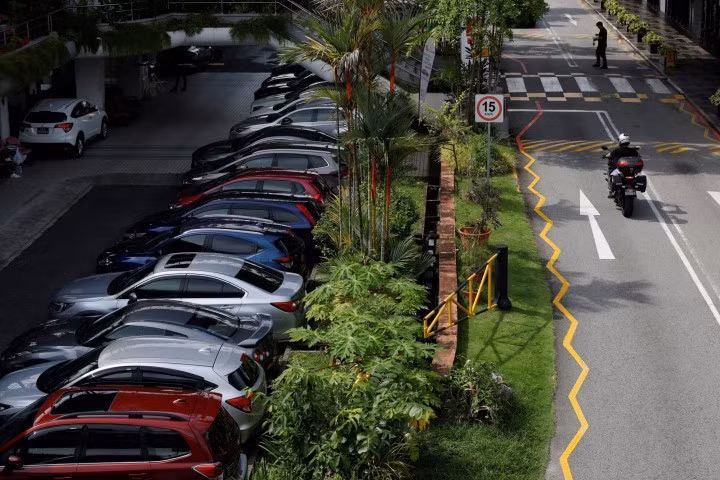 Singapore giới hạn số lượng ô tô được phép lưu thông trên đường. (Ảnh: Reuters)
