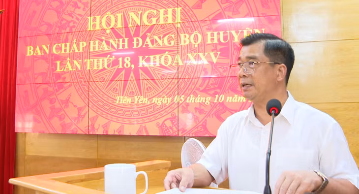 Đồng chí Hà Hải Dương, Bí thư Huyện ủy, Chủ tịch UBND huyện Tiên Yên phát biểu tại hội nghị