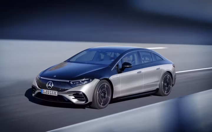 Mercedes-Benz EQS: Mercedes-Benz quyết định ra mắt mẫu EQS tại Vietnam Motor Show 2022 với hai phiên bản 450+ và 580 4MATIC. Các thông tin và giá bán về hai mẫu xe điện hạng sang này vẫn đang được giữ kín đến ngày 26/10.