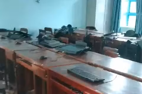 Nhóm học sinh cấp 2 lẻn vào trường cấp 1 đập phá thiết bị dạy học ảnh 1