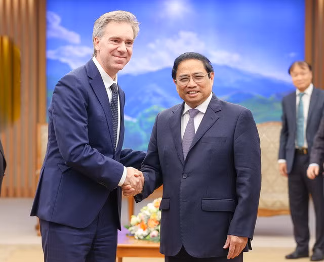 Thủ tướng Phạm Minh Chính tiếp ông Juan Ignacio Rubiolo, Phó Chủ tịch Thường trực Tập đoàn năng lượng AES (Hoa Kỳ) - Ảnh: VGP/Nhật Bắc