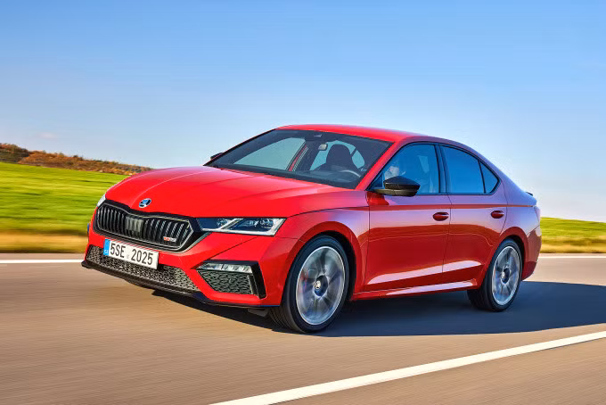 Một mẫu Octavia RS lăn bánh tại Czech. Ảnh: Skoda