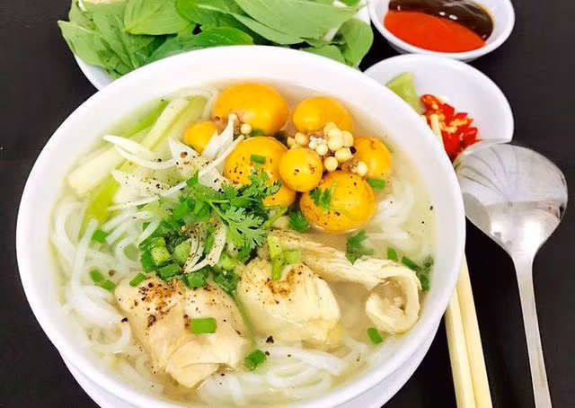 Khi ăn sáng giúp cung cấp năng lượng cho cả ngày, bạn sẽ không bị "cuồng ăn" vào những thời điểm khác trong ngày. Bỏ ăn sáng có thể dẫn tới ăn vô tội vạ trong ngày.