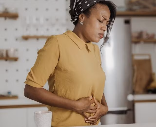 Nguyên nhân khiến bạn hay bị đau dạ dày sau khi ăn. Ảnh: Women’s Health