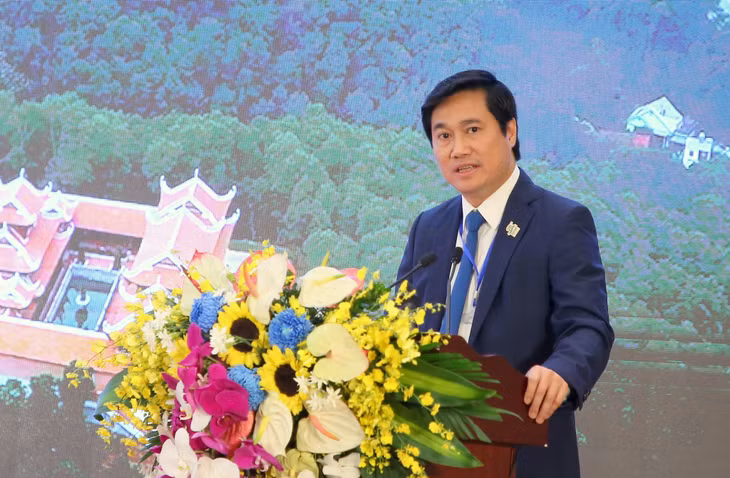 Chủ tịch UBND tỉnh Quảng Ninh Nguyễn Tường Văn phát biểu tại hội nghị. 