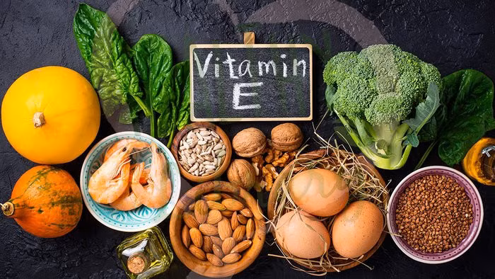 Vitamin E là chất chống oxy hóa tương tự như vitamin C, chống lại stress oxy hoá ở người bị vảy nến (Ảnh: Internet)