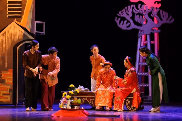 Ảnh minh họa: Vở kịch “Chén thuốc độc” tại Nhà hát Lớn Hà Nội. (Nguồn: Báo Công an nhân dân)