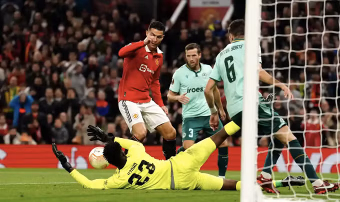 Ronaldo và đồng đội phung phí cơ hội và chỉ thắng 1-0 trước đội bóng đến từ đảo Cyprus, trên sân Old Trafford, thành phố Manchester, Anh tối 13/10. Ảnh: PA
