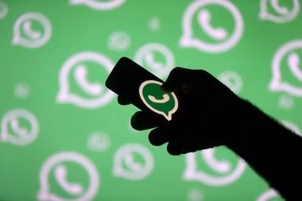 Ứng dụng nhắn tin của Meta đang gặp sự cố toàn cầu. (Ảnh: Reuters)