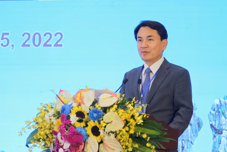 Ông Kim Jin Tae, tỉnh trưởng tỉnh Gangwon phát biểu tại lễ khai mạc. 