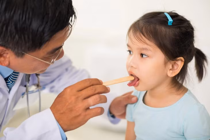 Viêm họng do liên cầu khuẩn là bệnh thường gặp ở trẻ em trong độ tuổi từ 5 đến 15. Ảnh: Medlineplus.
